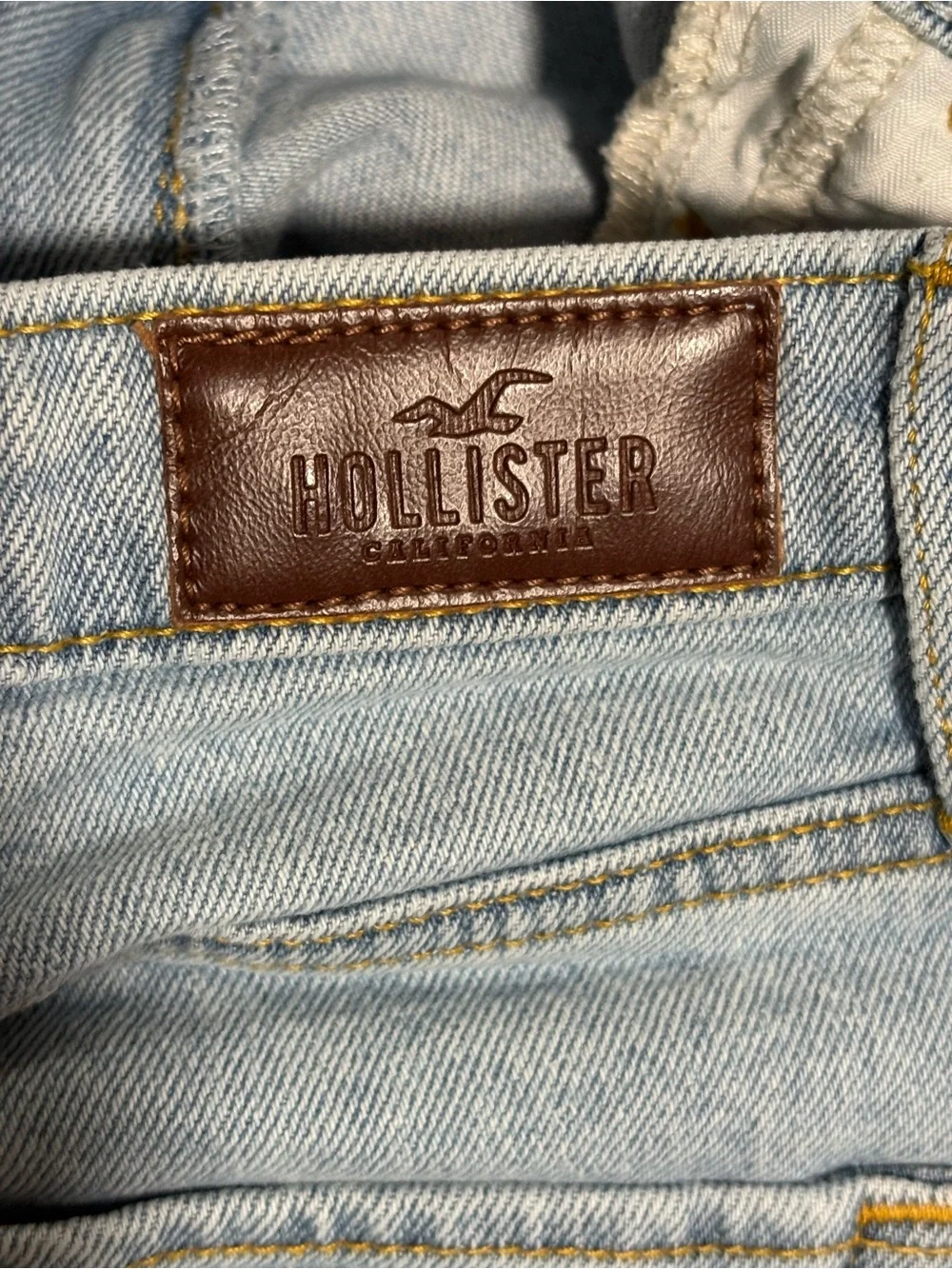 Hollister Ultra High-Rise Dad Jean Light Wash Cuffed Ankle - Picture 2 of 9